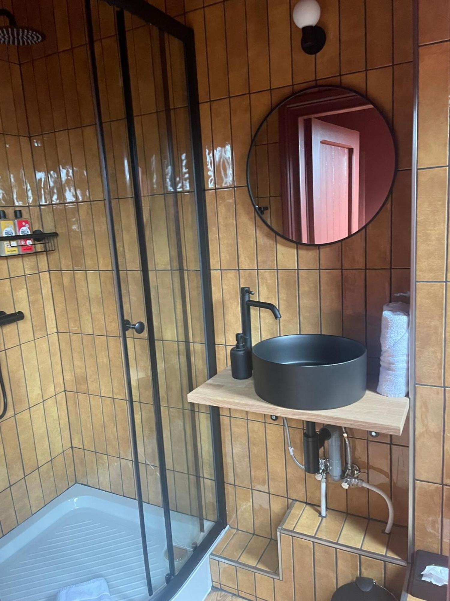 B&B Het Notarishuis - Authentiek Verblijf Nabij Maastricht Voeren Exterior photo